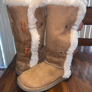 Winter boots for girls size 1. Very well kept!